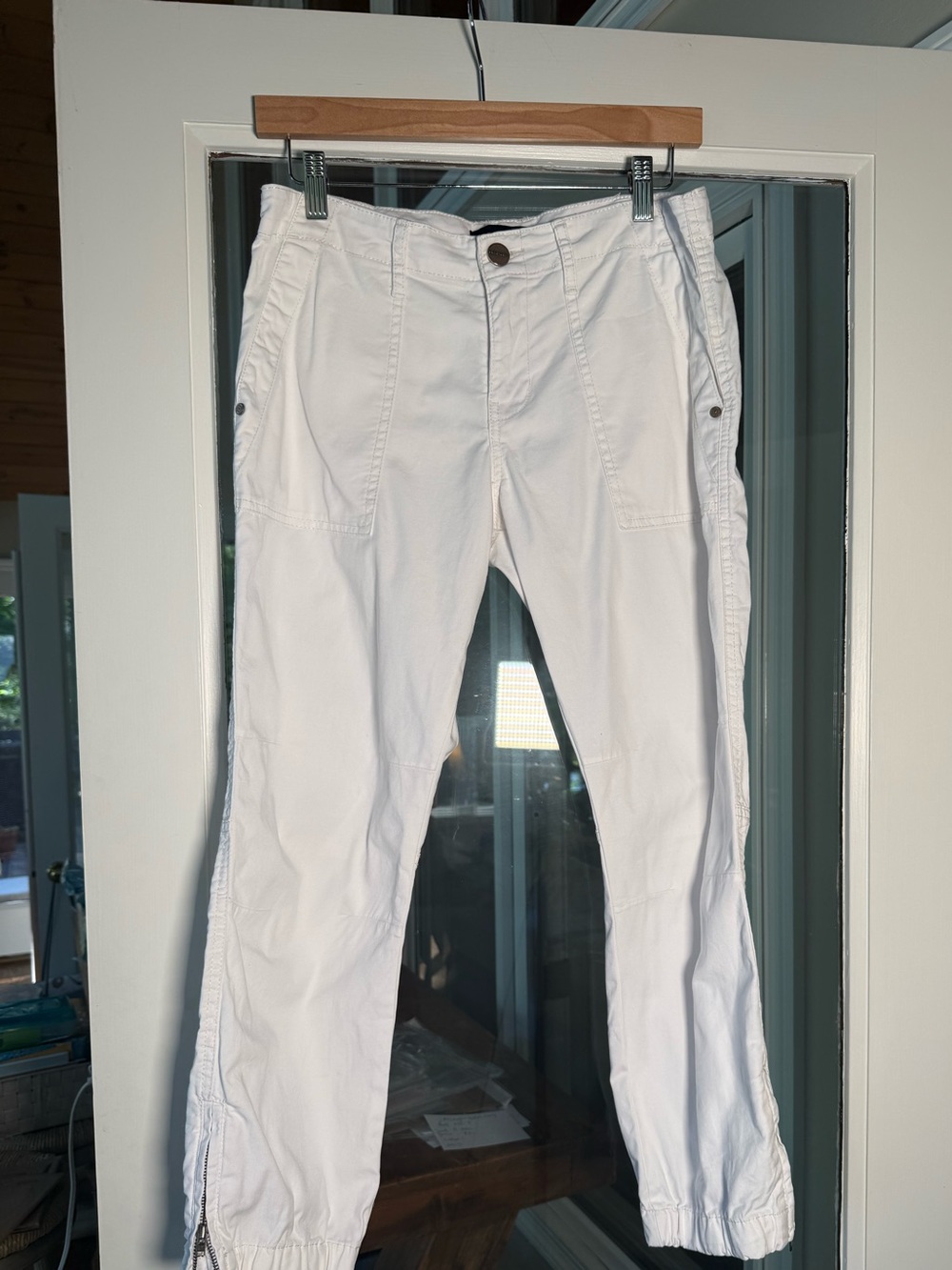 Sanctuary White Drawstring Hem Jogger Pants SUPER CLEAN! Size 29. CAPSULE Travel